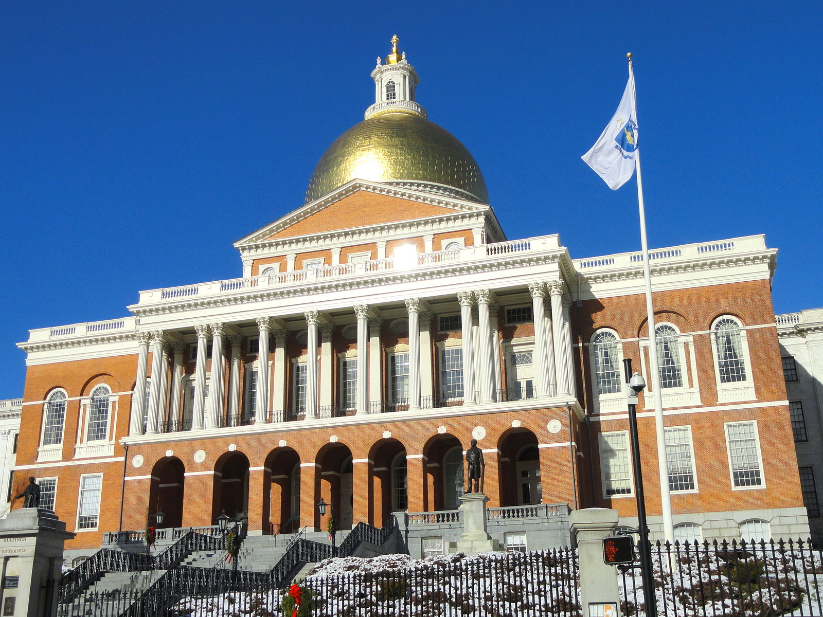 massachusetts_state_house_-_boston_ma_-_dsc04664.jpg